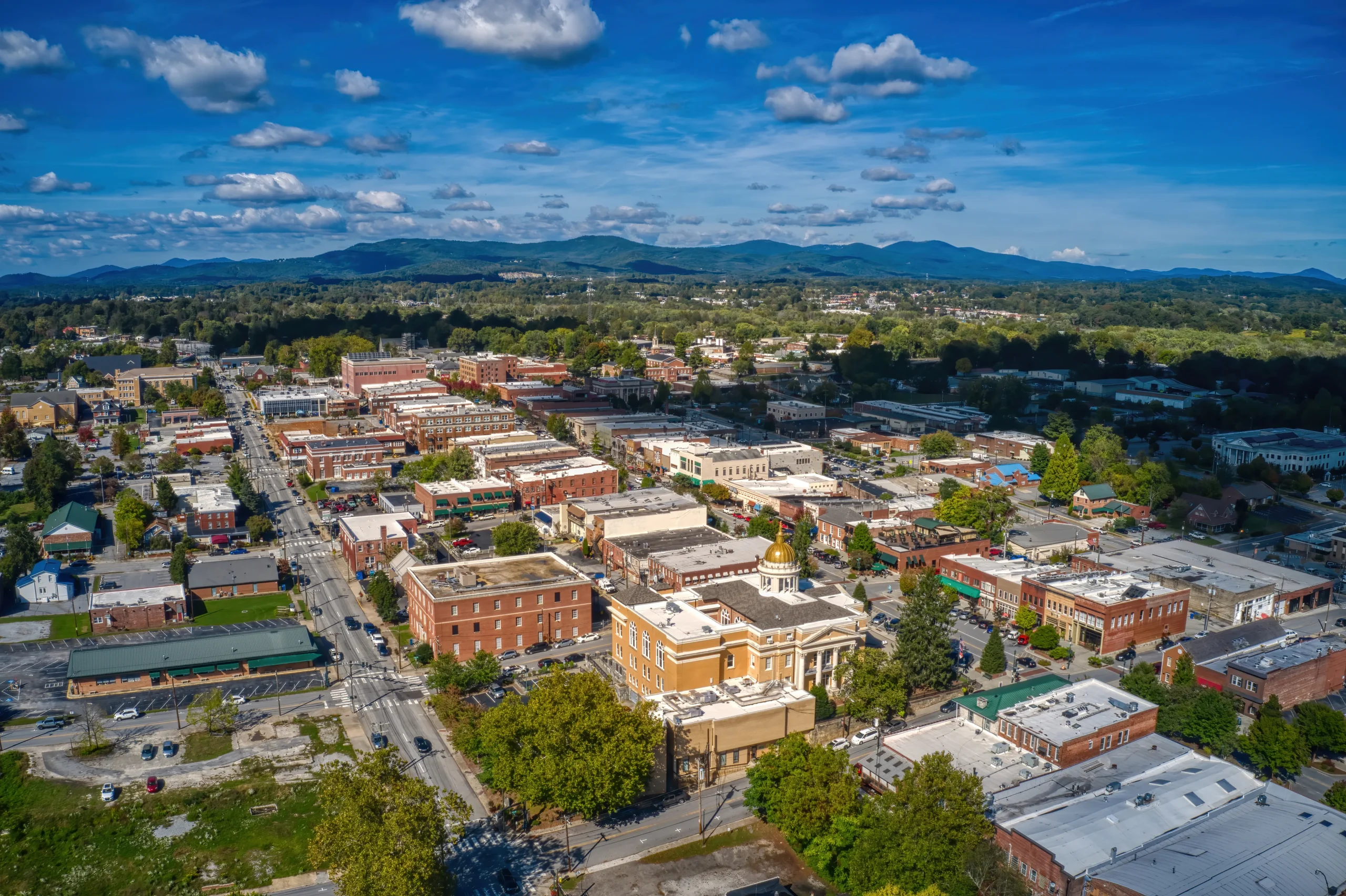 10 Things to Know Before Moving to Hendersonville, NC 2025