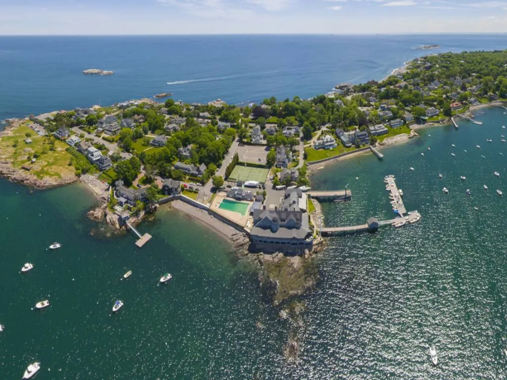 10 Pros and Cons of Living in Marblehead, MA